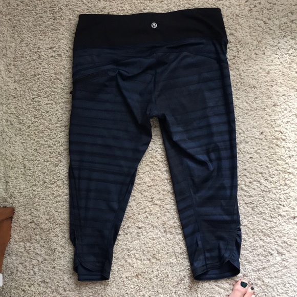 Lululemon Run Top Speed Crops - Picture 6 of 8
